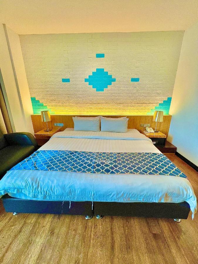 בינטולו New World Express Motel מראה חיצוני תמונה